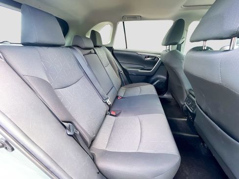 Used 2021 Toyota RAV4 XLE w/ Convenience Package FWD image 27