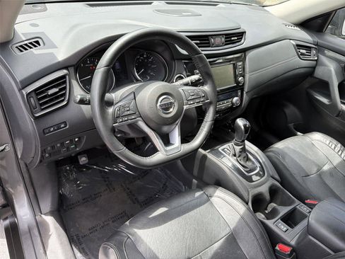 Used 2018 Nissan Rogue SL FWD image 2