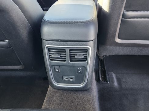 Used 2016 Chrysler 300 C Platinum image 16