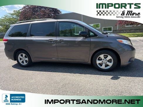 Used 2013 Toyota Sienna LE FWD image 1