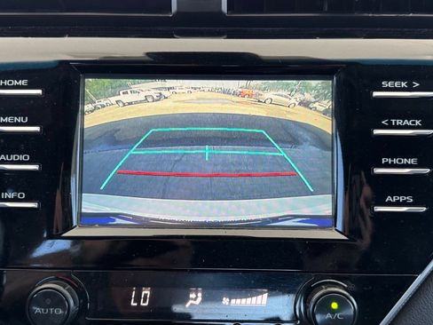 Used 2018 Toyota Camry SE FWD image 32