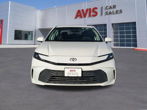Used 2025 Toyota Camry LE image 10