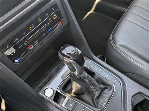 Used 2023 Volkswagen Tiguan SE FWD image 12
