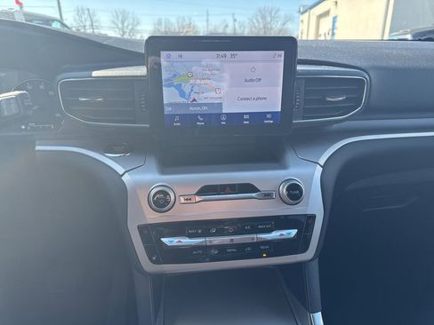 Certified 2022 Ford Explorer XLT w/ Equipment Group 202A image 4