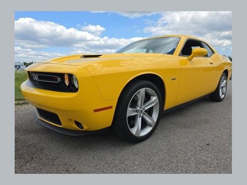 Used 2018 Dodge Challenger R/T w/ Driver Convenience Group RWD image 1