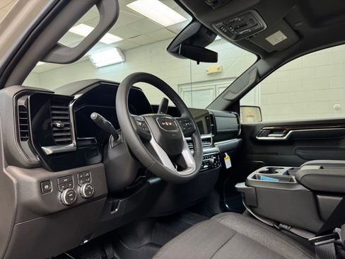 New 2026 GMC Sierra 1500 SLE w/ Preferred Package AWD/4WD image 14