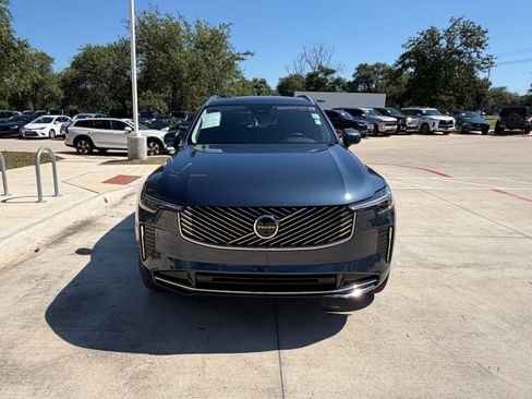 Certified 2025 Volvo XC90 B6 Plus AWD/4WD image 8