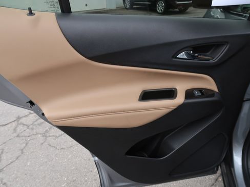 Used 2023 Chevrolet Equinox Premier image 38