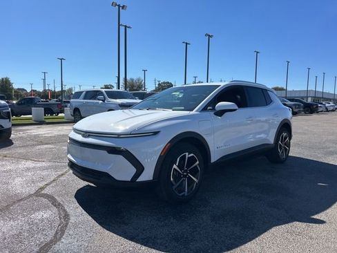 New 2026 Chevrolet Equinox EV LT image 7