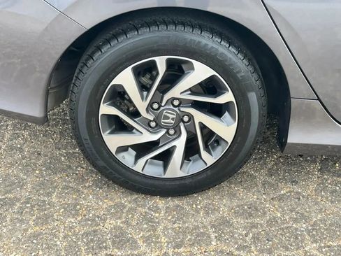 Used 2018 Honda Civic EX image 31