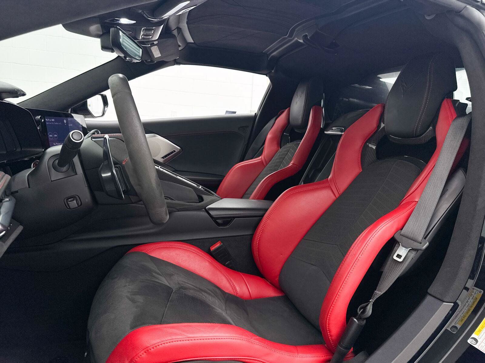Used 2021 Chevrolet Corvette Stingray Premium Cpe w/ Z51 Performance Package RWD image 23