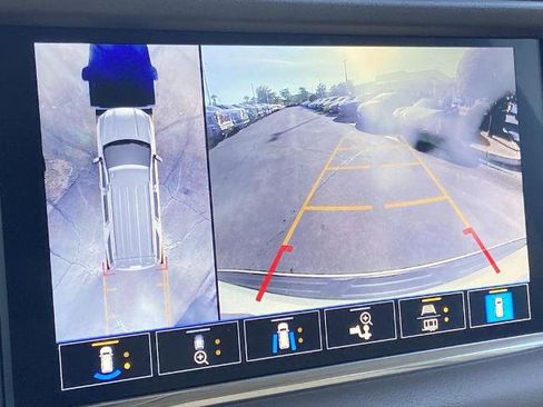 Used 2021 GMC Yukon Denali w/ Denali Premium Package image 11