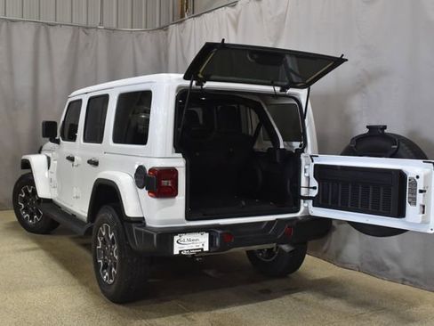 Used 2024 Jeep Wrangler Unlimited Sahara w/ Technology Group AWD/4WD image 33