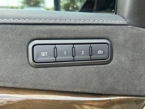Used 2020 Cadillac Escalade Luxury AWD/4WD image 13