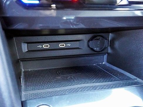 Used 2023 Volkswagen Tiguan SE R-Line image 30