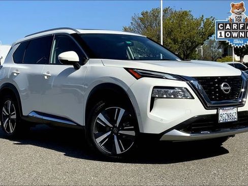 Used 2023 Nissan Rogue Platinum image 2