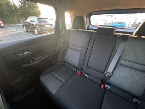 Used 2025 Nissan Rogue SV image 40