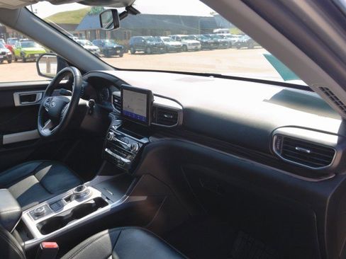 Used 2024 Ford Explorer Limited image 39