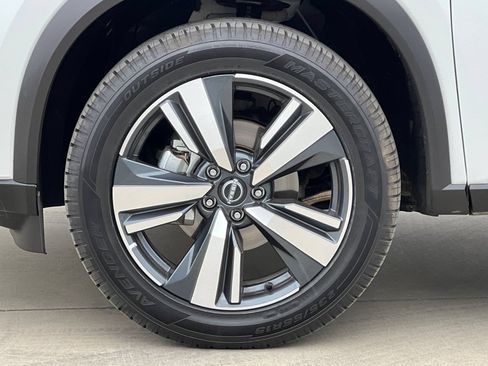 Used 2026 Nissan Rogue SL AWD/4WD image 39