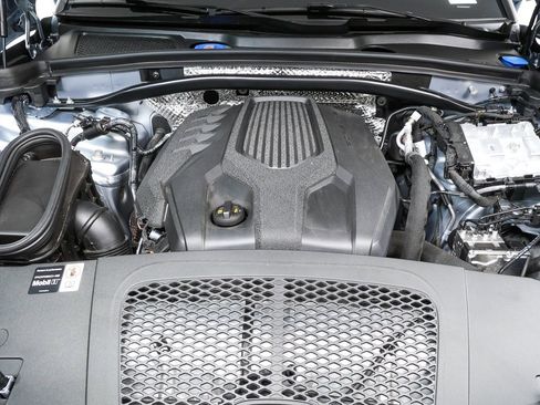 Certified 2025 Porsche Macan image 36