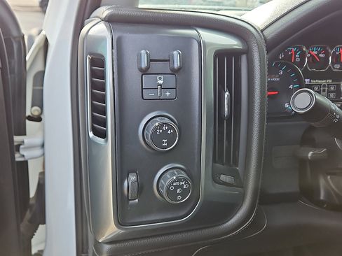 Used 2015 Chevrolet Silverado 2500 LTZ w/ LTZ Plus Package image 14
