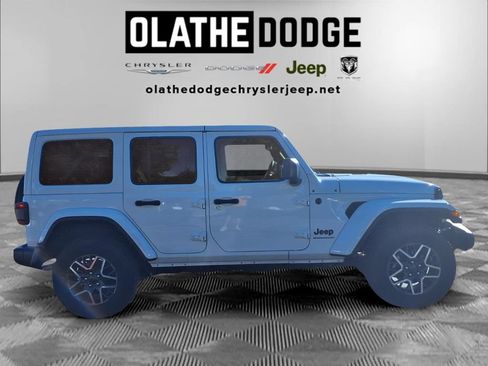 Used 2025 Jeep Wrangler Unlimited Sahara AWD/4WD image 26