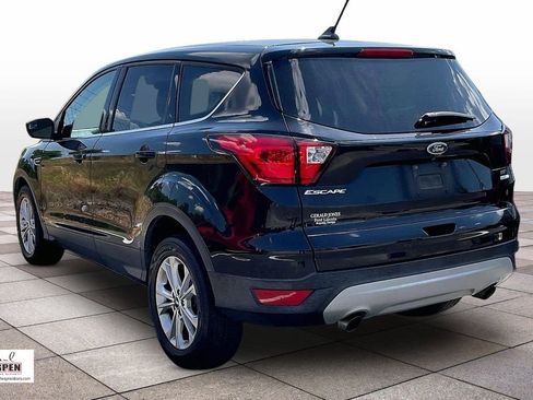 Certified 2019 Ford Escape SE FWD image 2