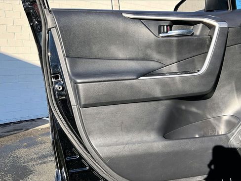 Used 2022 Toyota RAV4 XLE image 25