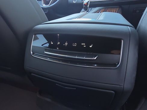 Used 2024 Cadillac Escalade Premium Luxury w/ Performance Package image 36