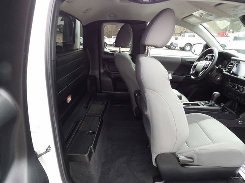 Used 2022 Toyota Tacoma SR image 31