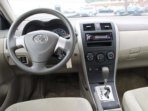 Used 2010 Toyota Corolla LE FWD image 11
