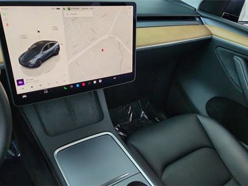 Used 2025 Tesla Model Y Long Range image 43