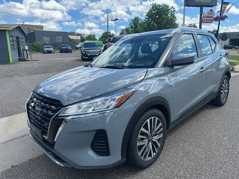 Used 2023 Nissan Kicks SV FWD image 3