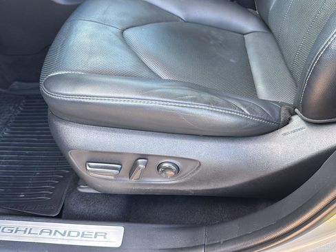 Certified 2022 Toyota Highlander Limited image 28