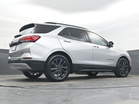 Used 2022 Chevrolet Equinox RS w/ RS Leather Package image 29