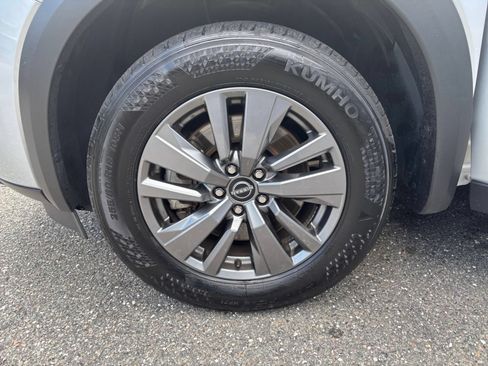 Used 2025 Nissan Pathfinder SV FWD image 33