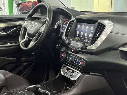 Used 2024 GMC Terrain SLE w/ Driver Convenience Package image 9