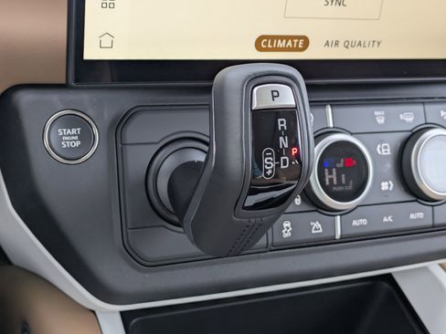 New 2026 Land Rover Defender 110 X-Dynamic SE image 17