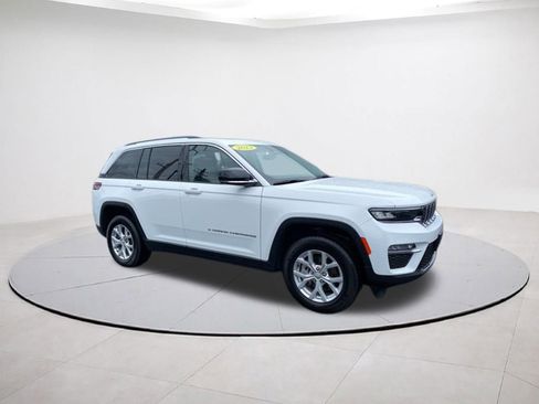 Used 2023 Jeep Grand Cherokee Limited w/ Trailer Tow Prep Group (B) AWD/4WD image 7