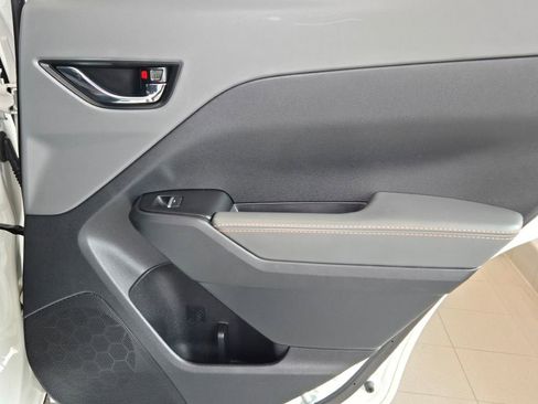 Used 2024 Subaru Crosstrek 2.5i Limited w/ Crosstrek Mirror Package image 8