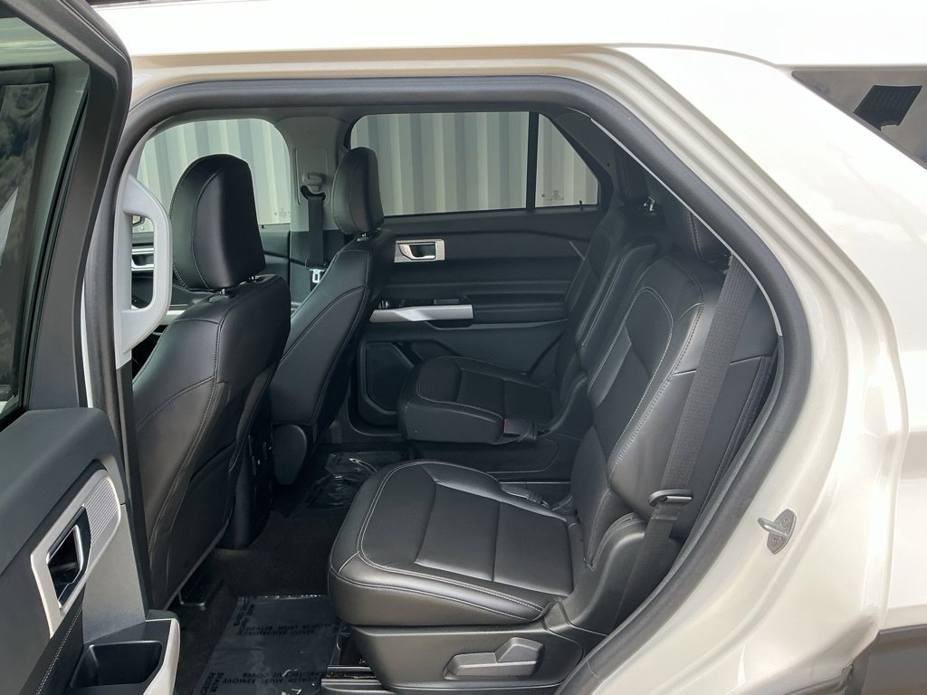 Used 2024 Ford Explorer XLT w/ Equipment Group 202A AWD/4WD image 16