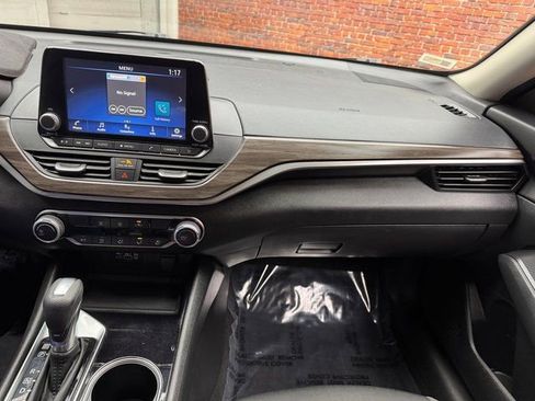 Used 2024 Nissan Altima 2.5 SV image 17