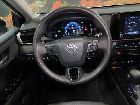 Used 2025 Toyota Camry LE FWD image 57