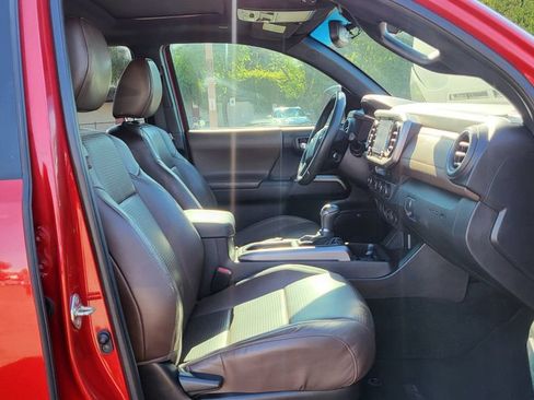 Used 2020 Toyota Tacoma Limited RWD image 19