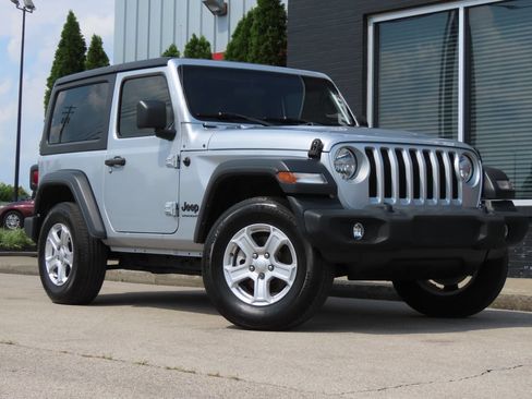 Used 2022 Jeep Wrangler Sport AWD/4WD image 2