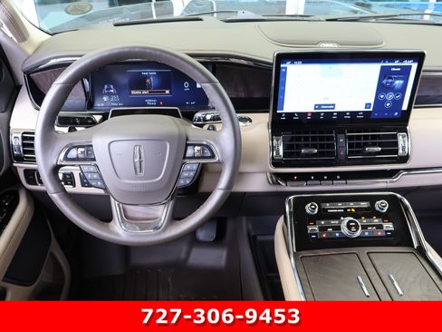 Used 2024 Lincoln Navigator Reserve image 21