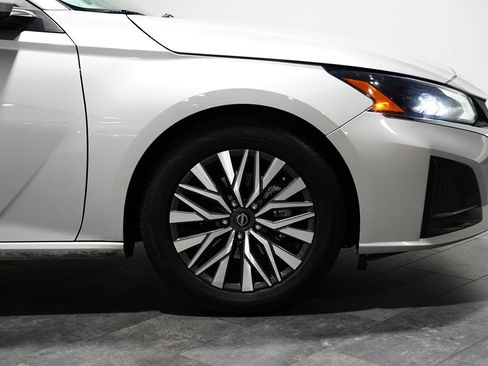 Used 2023 Nissan Altima 2.5 SV image 5