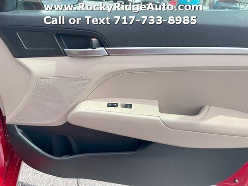 Used 2019 Hyundai Elantra SE image 18