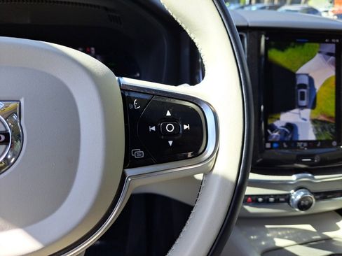 Used 2024 Volvo XC60 T8 Plus image 20