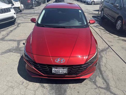 Used 2023 Hyundai Elantra SEL w/ Convenience Package FWD image 2